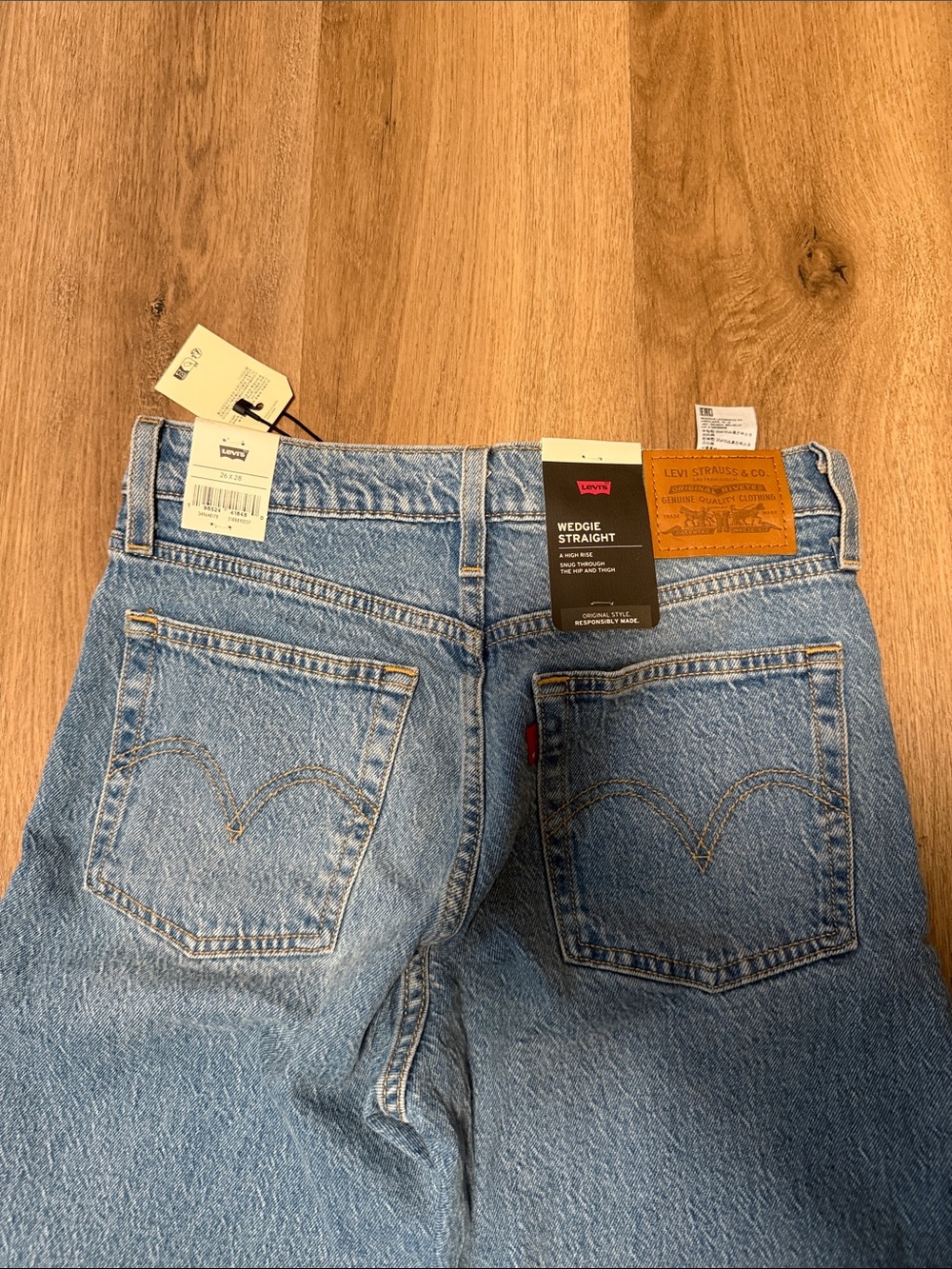 Levi's Light Blue Women's Straight Jeans - Picture 2 of 6